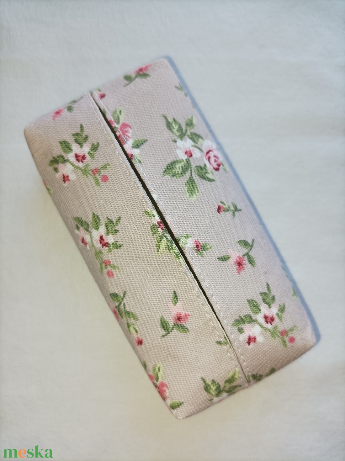 Rózsás-romantikus-bélelt papírzsebkendő tartó - táska & tok - pénztárca & más tok - zsebkendőtartó tok - Meska.hu