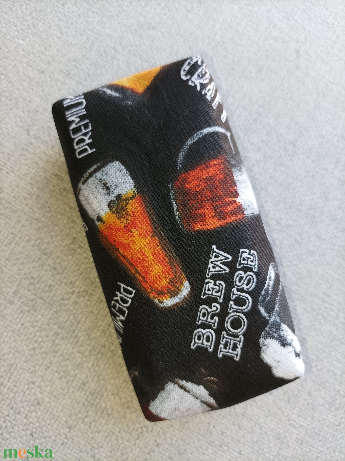 Sörös korsó mintás bélelt papírzsebkendő tartó - táska & tok - pénztárca & más tok - zsebkendőtartó tok - Meska.hu