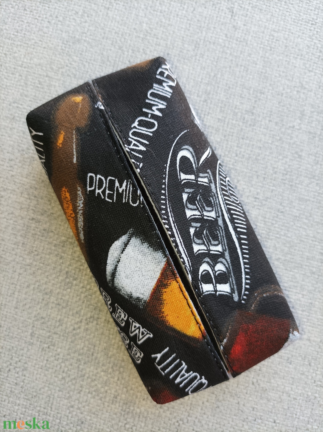 Sörös korsó mintás bélelt papírzsebkendő tartó - táska & tok - pénztárca & más tok - zsebkendőtartó tok - Meska.hu