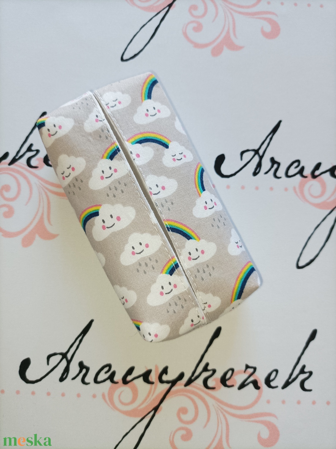 Cuki felhő és szivárvány mintájú-bélelt papírzsebkendő tartó - táska & tok - pénztárca & más tok - zsebkendőtartó tok - Meska.hu Cuki felhő és szivárvány mintájú-bélelt papírzsebkendő tartó - táska & tok - pénztárca & más tok - zsebkendőtartó tok - Meska.hu