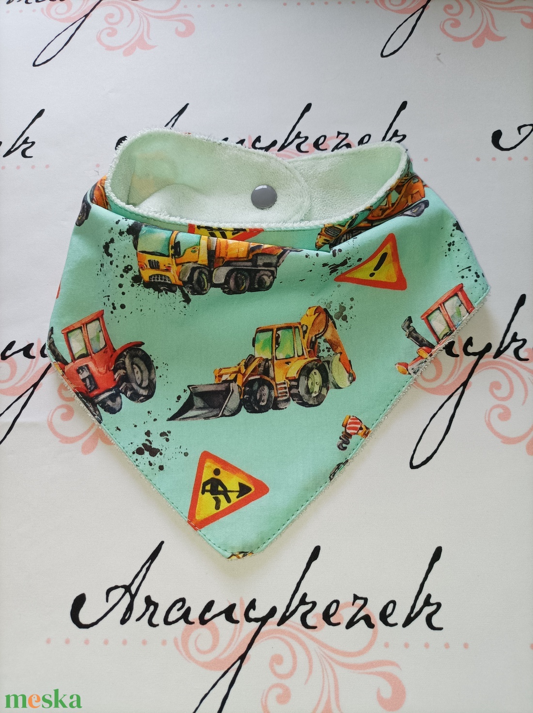 Munkagépes nyálkendő - ruha & divat - babaruha & gyerekruha - előke & nyálkendő - Meska.hu Munkagépes nyálkendő - ruha & divat - babaruha & gyerekruha - előke & nyálkendő - Meska.hu
