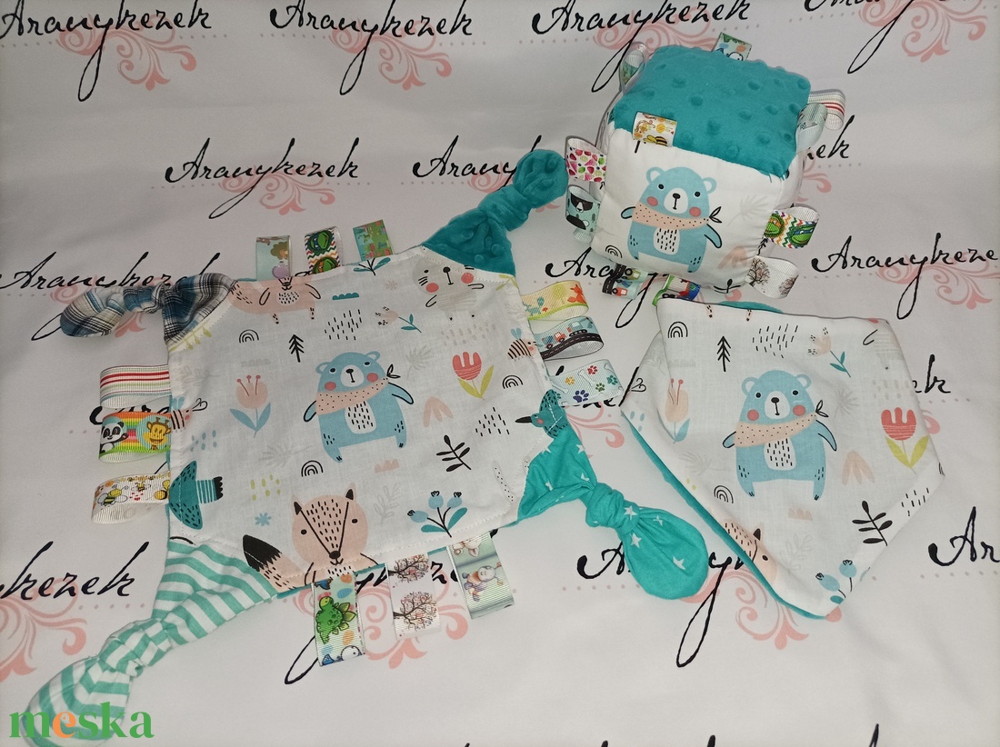 Maci-nyuszi-róka -rongyi-cimkekendő-babakockával szettben - játék & sport - 3 éves kor alattiaknak - alvóka & rongyi - Meska.hu