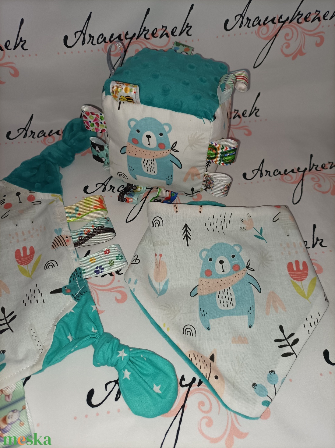 Maci-nyuszi-róka -rongyi-cimkekendő-babakockával szettben - játék & sport - 3 éves kor alattiaknak - alvóka & rongyi - Meska.hu