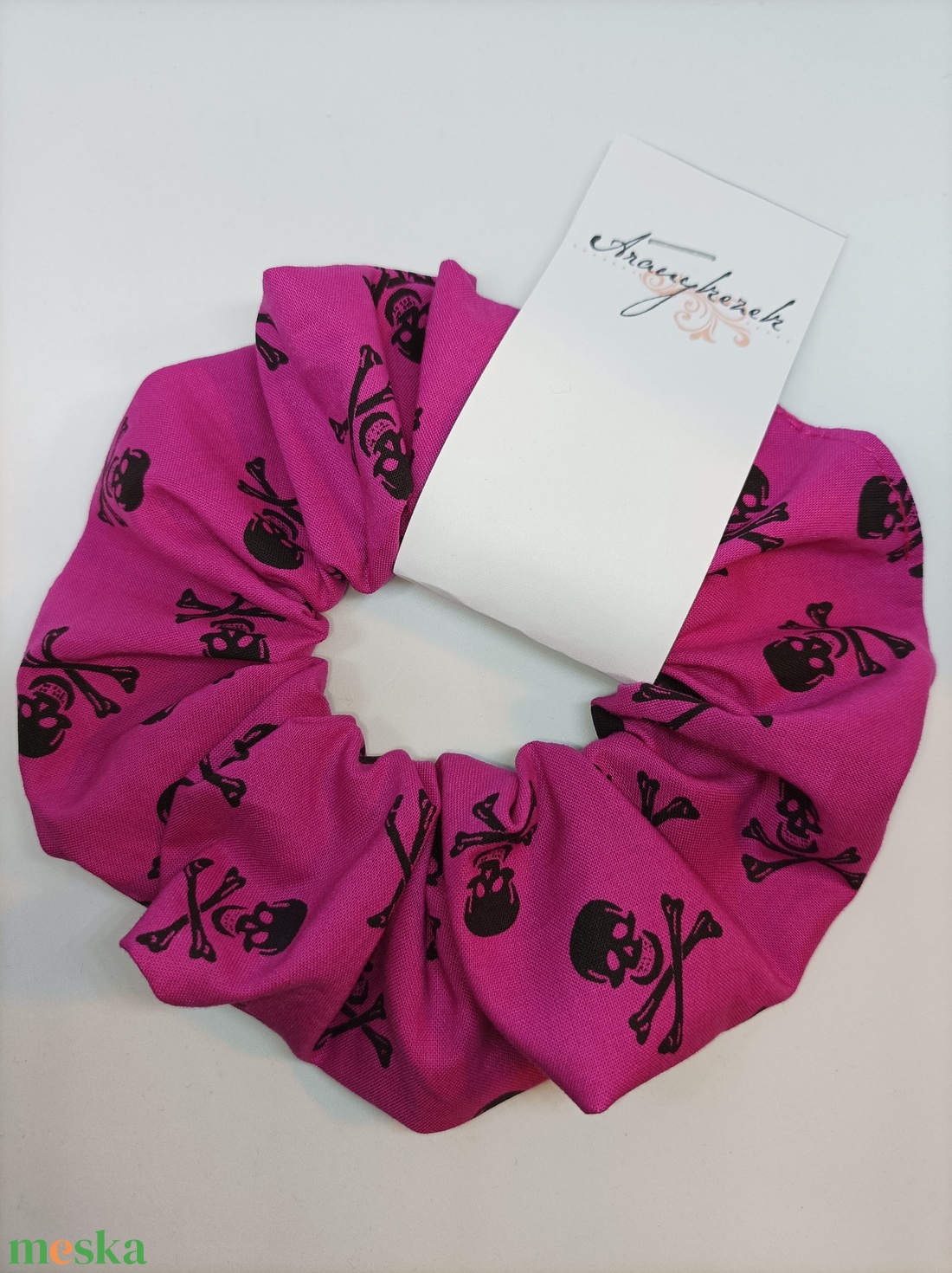 Pink koponyás scrunchie-textil hajgumi L méretben - ruha & divat - hajdísz & hajcsat - hajgumi - Meska.hu Pink koponyás scrunchie-textil hajgumi L méretben - ruha & divat - hajdísz & hajcsat - hajgumi - Meska.hu
