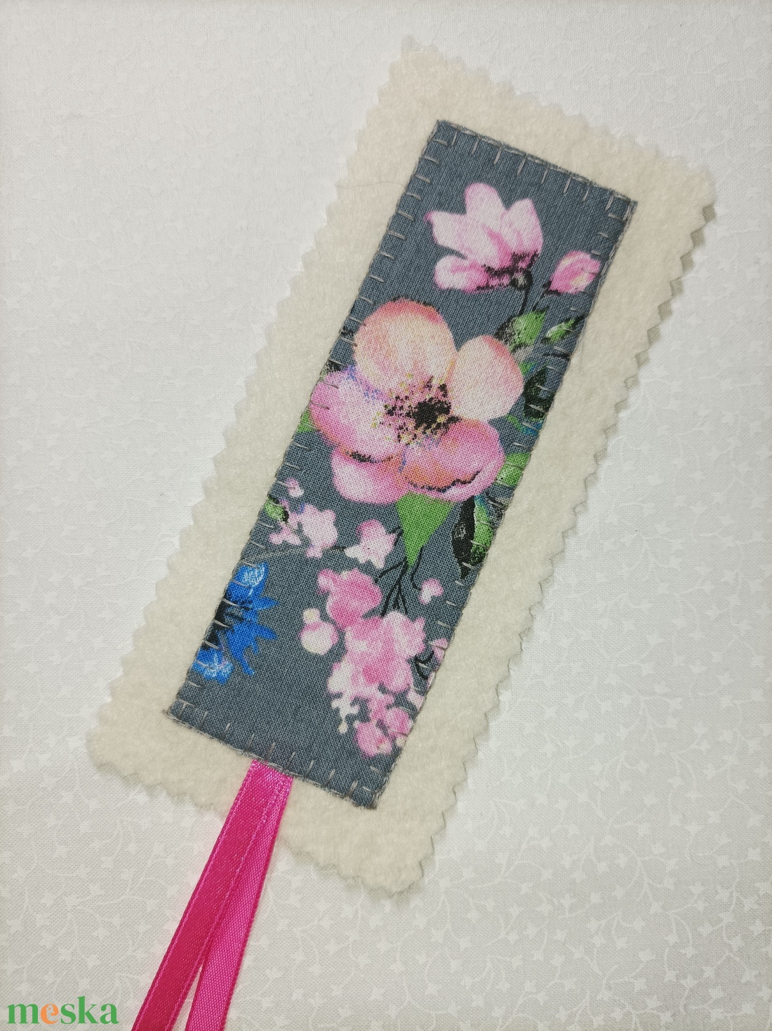 Szürke almavirágos-könyvjelző - könyv & zene - könyvjelző - Meska.hu