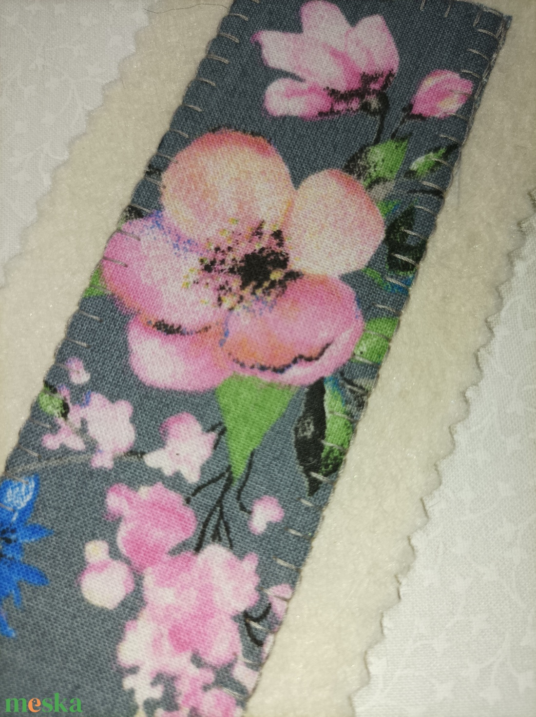 Szürke almavirágos-könyvjelző - könyv & zene - könyvjelző - Meska.hu