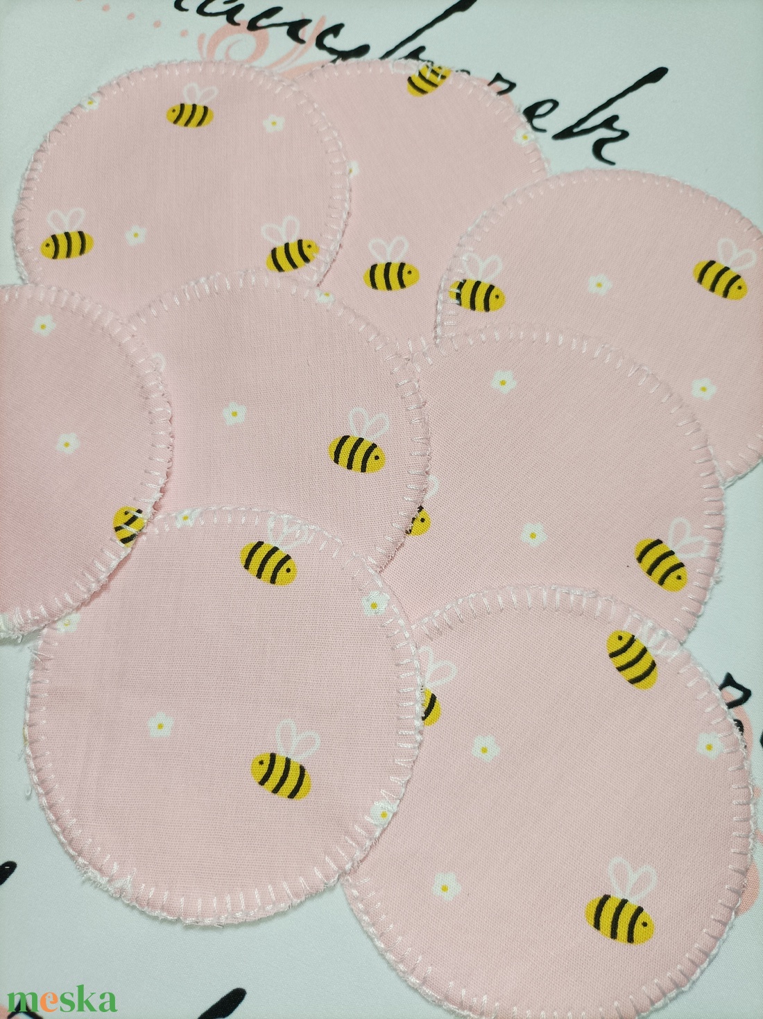 Méhecskés-rózsaszín-pink-arctisztítókorong csomag 8db+neszesszer - szépségápolás - arcápolás - arctisztító korong - Meska.hu Méhecskés-rózsaszín-pink-arctisztítókorong csomag 8db+neszesszer - szépségápolás - arcápolás - arctisztító korong - Meska.hu