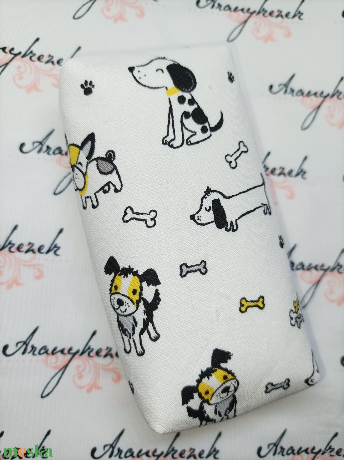 Pici kutys-bélelt papírzsebkendő tartó - táska & tok - pénztárca & más tok - zsebkendőtartó tok - Meska.hu Pici kutys-bélelt papírzsebkendő tartó - táska & tok - pénztárca & más tok - zsebkendőtartó tok - Meska.hu