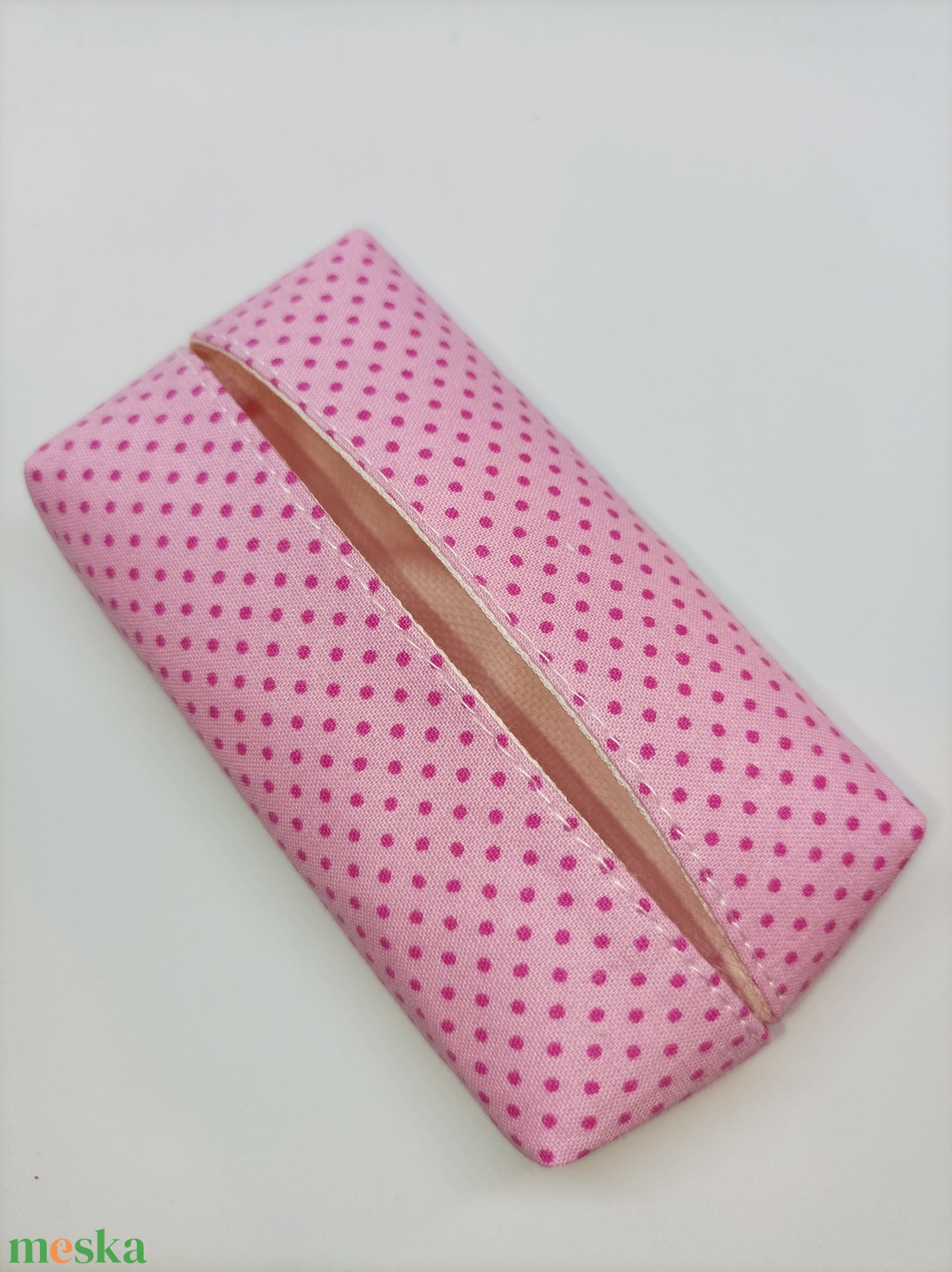 Sötét rózsaszín pink pöttyös-bélelt papírzsebkendő tartó - táska & tok - pénztárca & más tok - zsebkendőtartó tok - Meska.hu