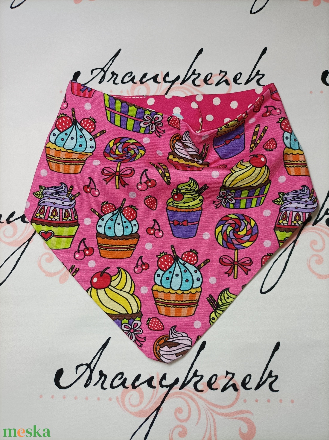 Muffinos nyálkendő - ruha & divat - babaruha & gyerekruha - előke & nyálkendő - Meska.hu Muffinos nyálkendő - ruha & divat - babaruha & gyerekruha - előke & nyálkendő - Meska.hu