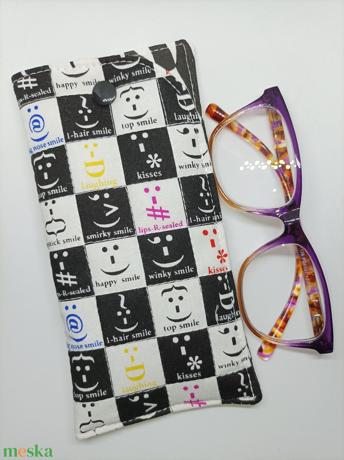 Szemüvegtok-Napszemüvegtok-Kockafejek-Smilek-prémium pamutvászonból - táska & tok - pénztárca & más tok - szemüvegtok - Meska.hu
