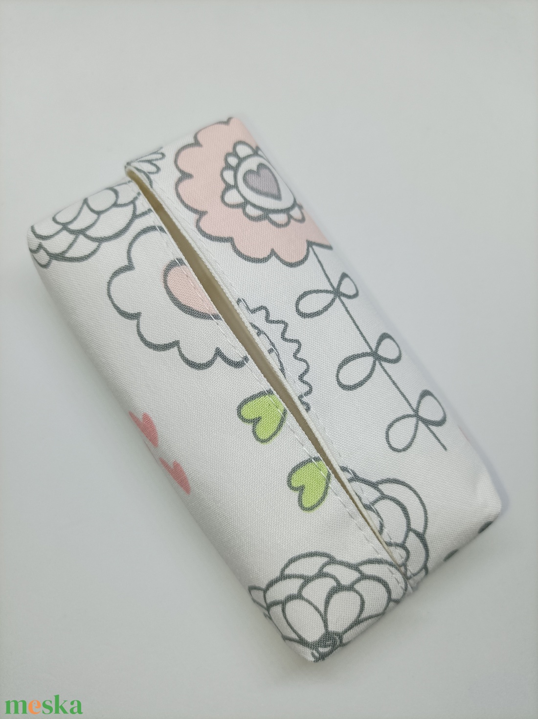 Szivecskés röfi-papírzsebkendő- bélelt papírzsebkendő tartó - táska & tok - pénztárca & más tok - zsebkendőtartó tok - Meska.hu
