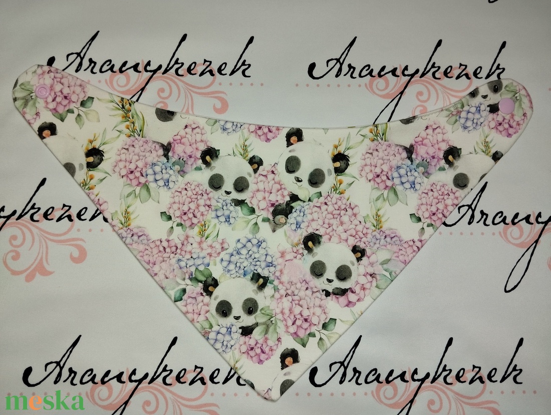 Pandák a hortenziák között-nyálkendő - ruha & divat - babaruha & gyerekruha - előke & nyálkendő - Meska.hu