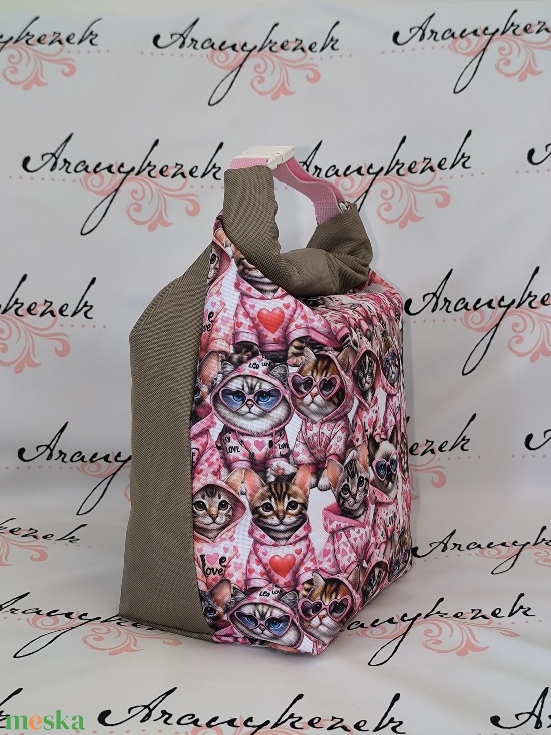 Pink cicás-Vízhatlan uzsonnás tasak kézben vihető-Vállon is viheted egy megvásárolható pánttal - táska & tok - uzsonna- & ebéd tartó - ebéd tasak, doboz - Meska.hu