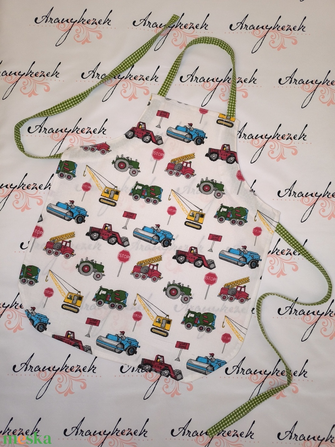 Kötény ovisoknak-munkagépes - otthon & életmód - konyhafelszerelés, tálalás - konyhai textil - kötény - Meska.hu Kötény ovisoknak-munkagépes - otthon & életmód - konyhafelszerelés, tálalás - konyhai textil - kötény - Meska.hu