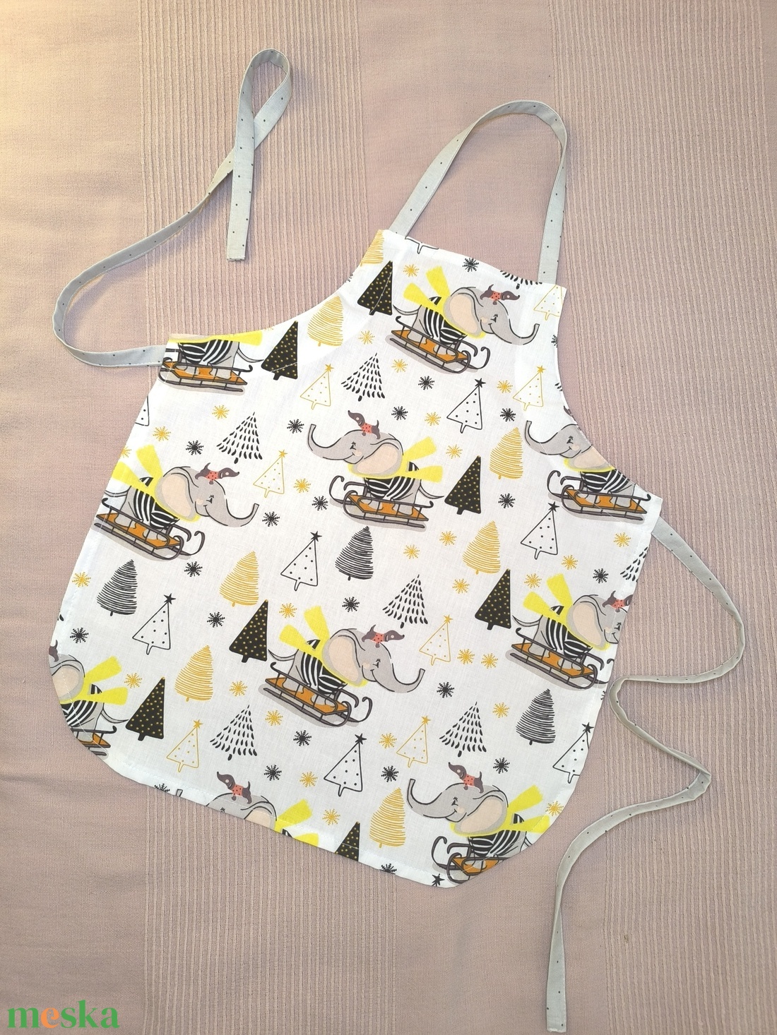 Kötény ovisoknak-Tacsi elefántháton a fenyvesben - otthon & életmód - konyhafelszerelés, tálalás - konyhai textil - kötény - Meska.hu