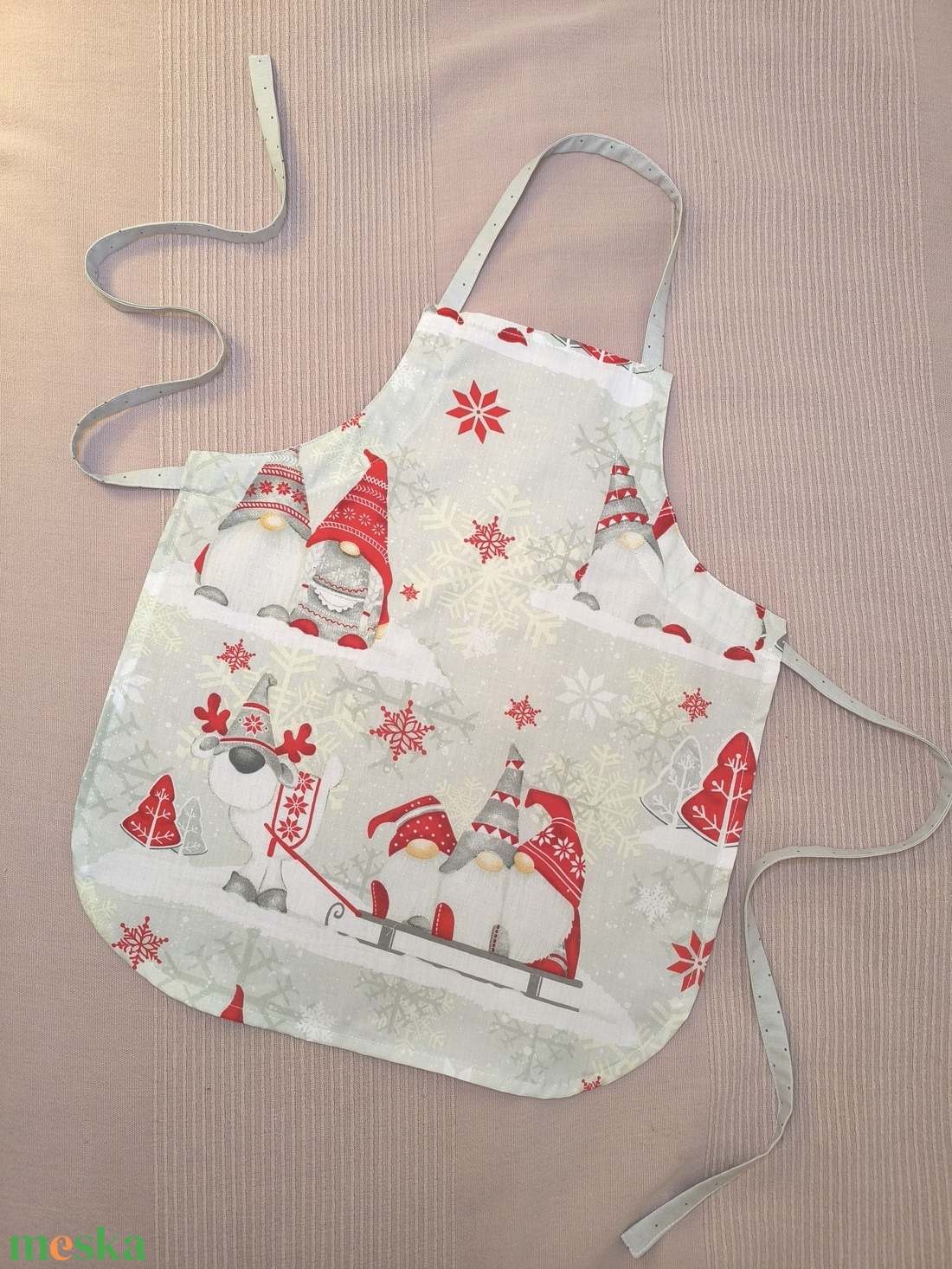 Kötény ovisoknak-Karácsonyi manók rénszarvas szánon - otthon & életmód - konyhafelszerelés, tálalás - konyhai textil - kötény - Meska.hu
