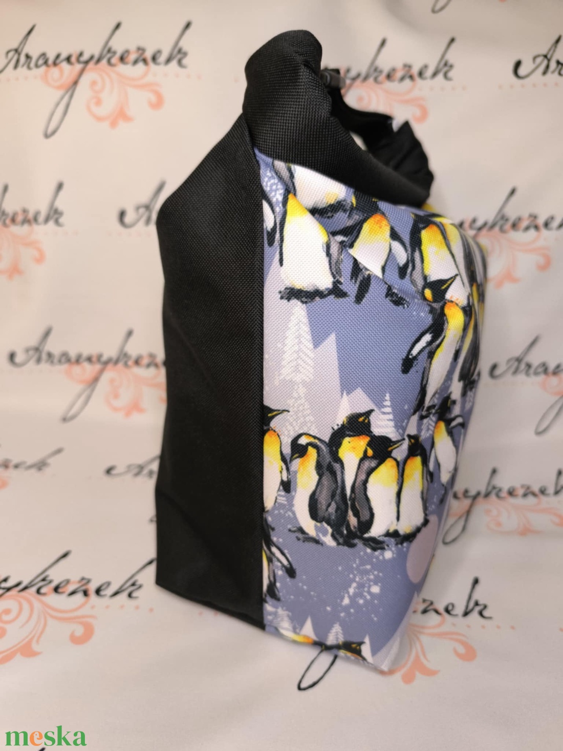 Pingvines-Vízálló uzsonnás tasak kézben vihető-PUL béléssel-Vállon is viheted egy megvásárolható pánttal - táska & tok - uzsonna- & ebéd tartó - ebéd tasak, doboz - Meska.hu