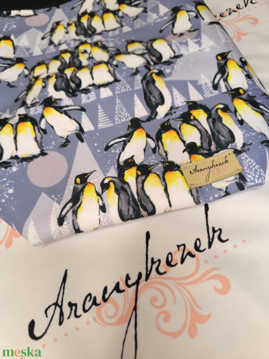 Pingvines-Vízálló uzsonnás tasak kézben vihető-PUL béléssel-Vállon is viheted egy megvásárolható pánttal - táska & tok - uzsonna- & ebéd tartó - ebéd tasak, doboz - Meska.hu