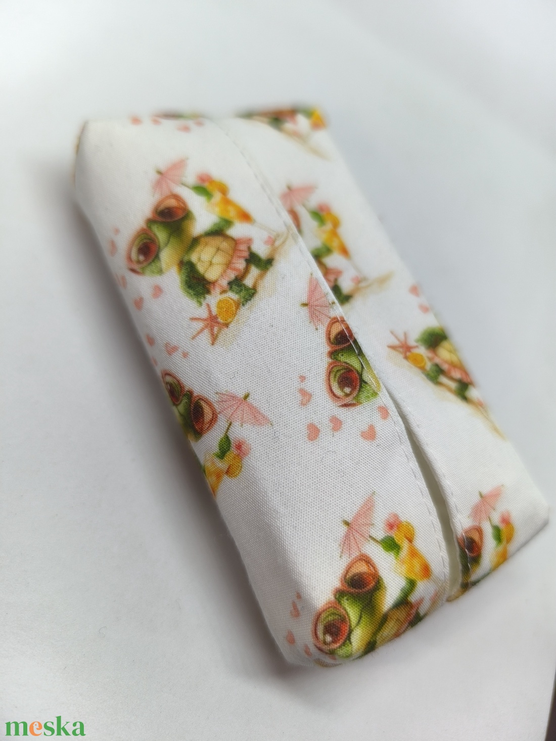 Teknős lány napszemüveben-bélelt papírzsebkendő tartó - táska & tok - pénztárca & más tok - zsebkendőtartó tok - Meska.hu