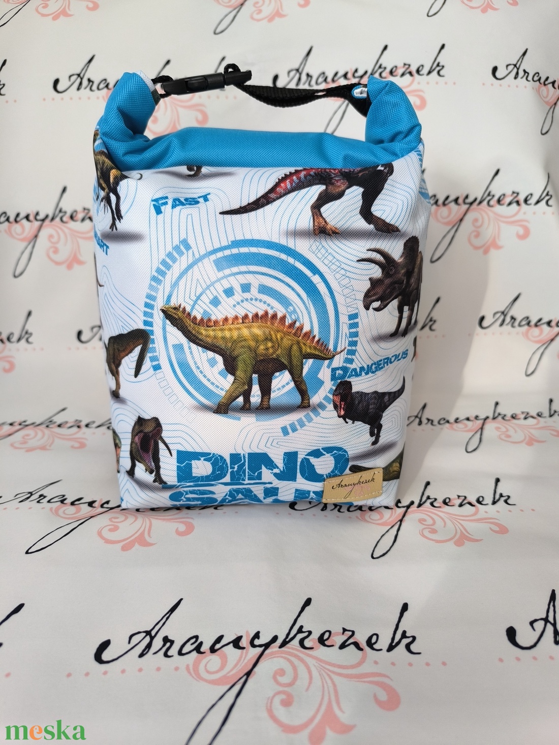 Dínószaurusz mintás-Vízálló uzsonnás tasak kézben vihető-PUL béléssel-Vállon is viheted egy megvásárolható pánttal - táska & tok - uzsonna- & ebéd tartó - ebéd tasak, doboz - Meska.hu