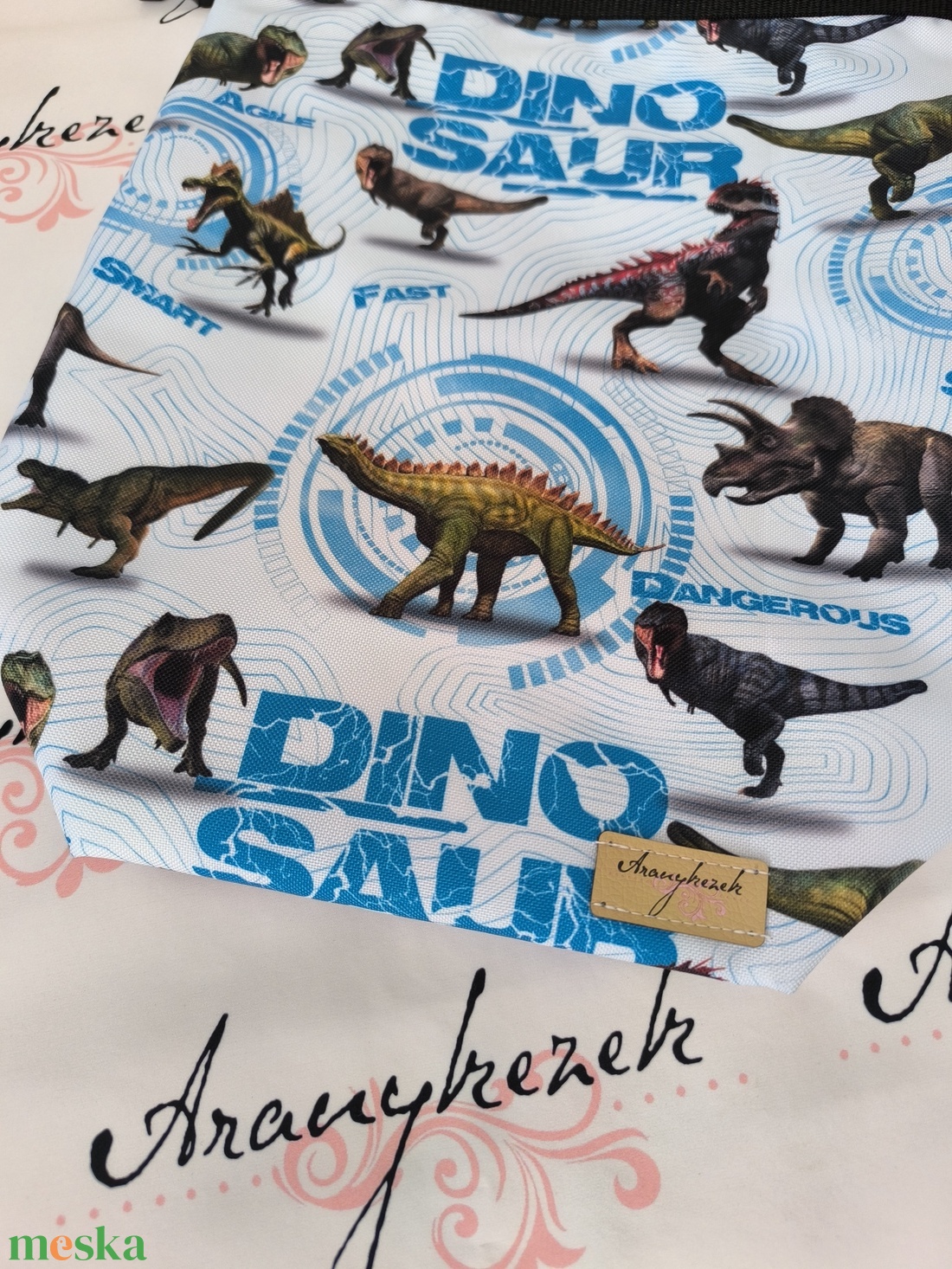 Dínószaurusz mintás-Vízálló uzsonnás tasak kézben vihető-PUL béléssel-Vállon is viheted egy megvásárolható pánttal - táska & tok - uzsonna- & ebéd tartó - ebéd tasak, doboz - Meska.hu