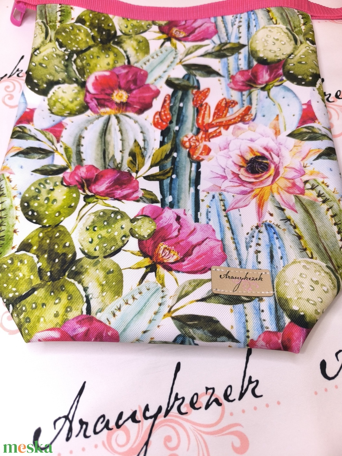 Kaktuszos-Vízálló uzsonnás tasak kézben vihető-PUL béléssel-Vállon is viheted egy megvásárolható pánttal - táska & tok - uzsonna- & ebéd tartó - ebéd tasak, doboz - Meska.hu