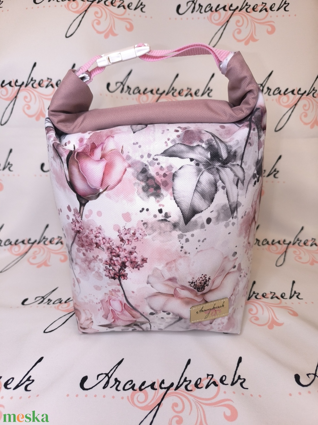 Rózsás-Vízálló uzsonnás tasak kézben vihető-PUL béléssel-Vállon is viheted egy megvásárolható pánttal - táska & tok - uzsonna- & ebéd tartó - ebéd tasak, doboz - Meska.hu