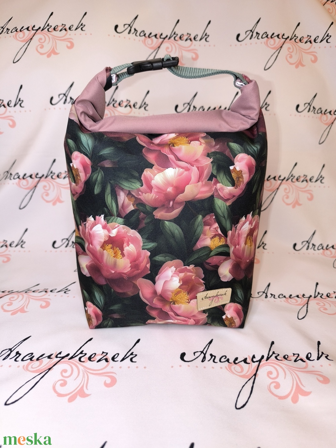 Bazsarózsás-Vízálló uzsonnás tasak kézben vihető-PUL béléssel-Vállon is viheted egy megvásárolható pánttal - táska & tok - uzsonna- & ebéd tartó - ebéd tasak, doboz - Meska.hu