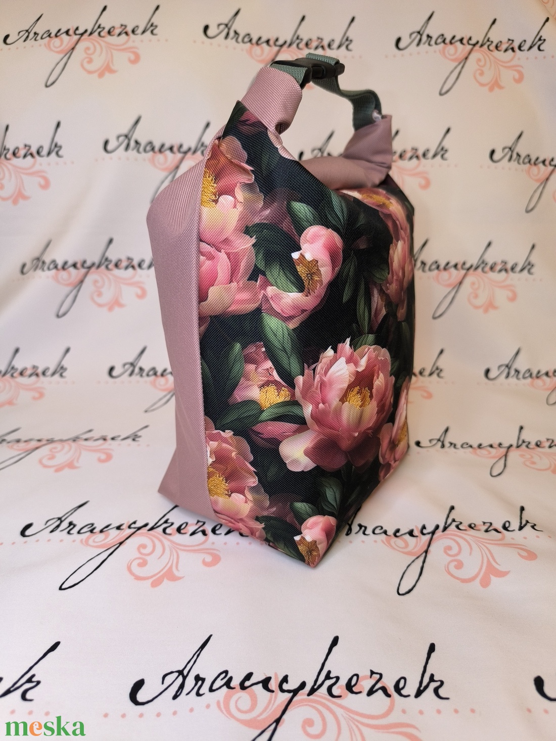 Bazsarózsás-Vízálló uzsonnás tasak kézben vihető-PUL béléssel-Vállon is viheted egy megvásárolható pánttal - táska & tok - uzsonna- & ebéd tartó - ebéd tasak, doboz - Meska.hu