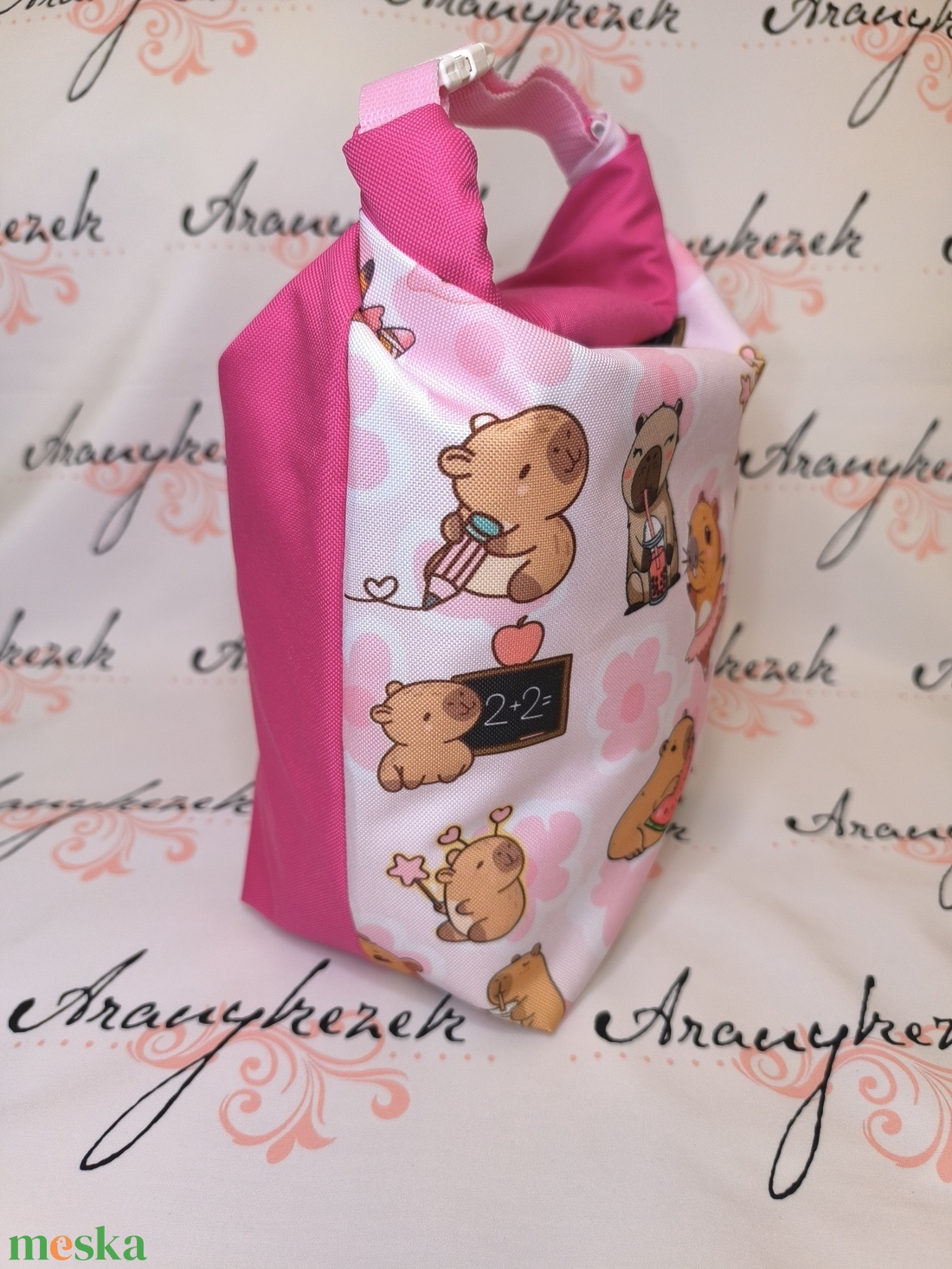 Capybarás-Vízálló uzsonnás tasak kézben vihető-PUL béléssel-Vállon is viheted egy megvásárolható pánttal - táska & tok - uzsonna- & ebéd tartó - ebéd tasak, doboz - Meska.hu