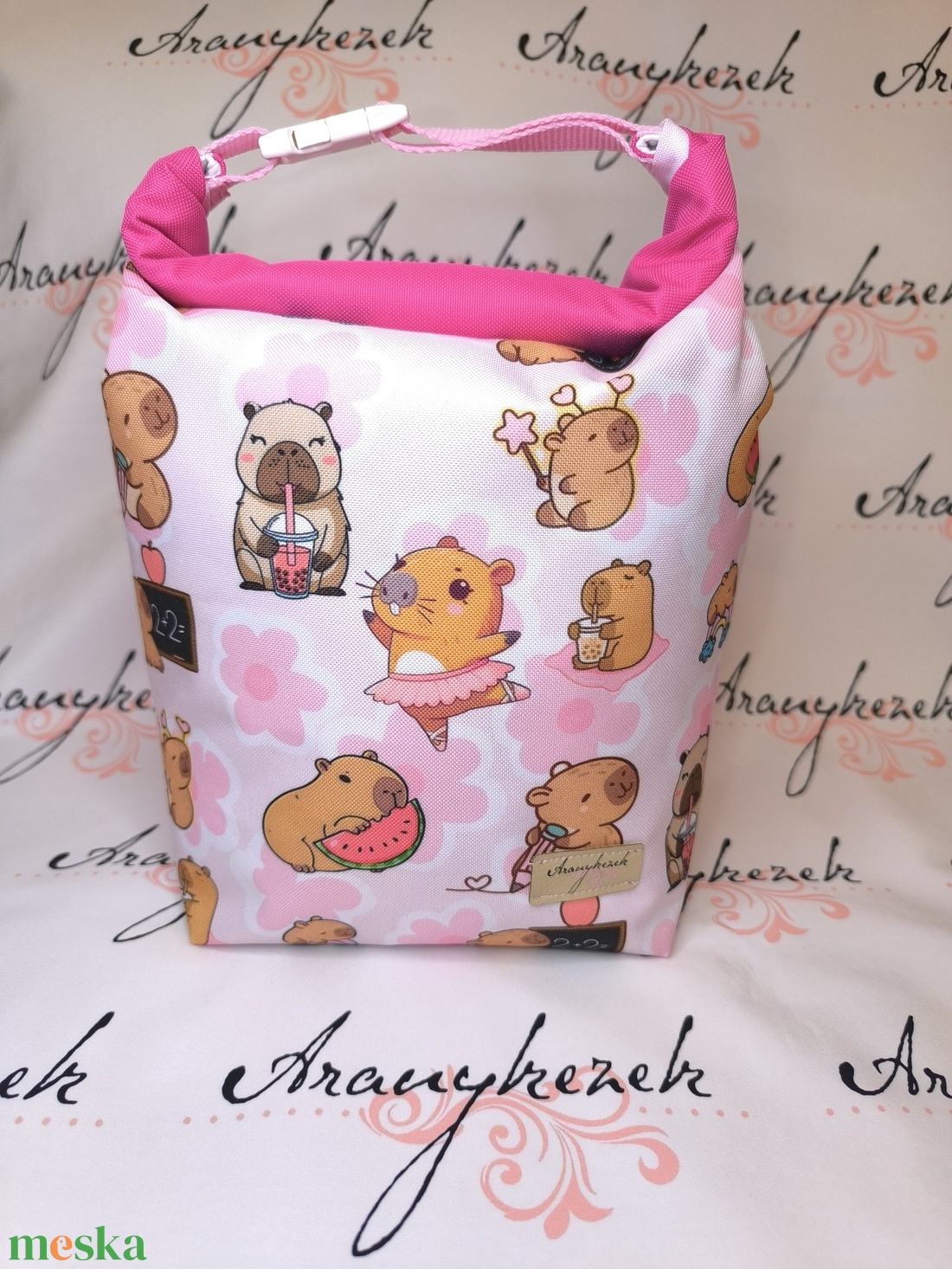 Capybarás-Vízálló uzsonnás tasak kézben vihető-PUL béléssel-Vállon is viheted egy megvásárolható pánttal - táska & tok - uzsonna- & ebéd tartó - ebéd tasak, doboz - Meska.hu