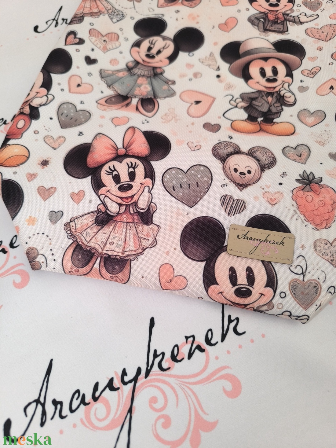 Minnie és Mickey-Vízálló uzsonnás tasak kézben vihető-PUL béléssel-Vállon is viheted egy megvásárolható pánttal - táska & tok - uzsonna- & ebéd tartó - ebéd tasak, doboz - Meska.hu