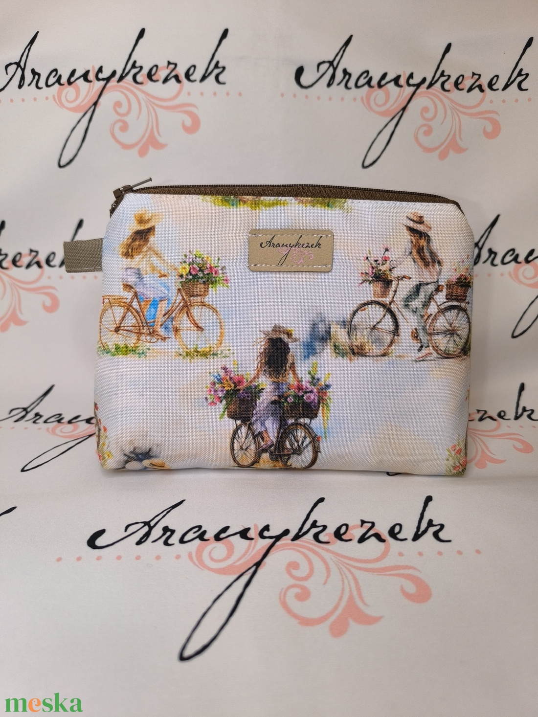 Biciklis lány virágos kosárral -neszesszer L méretben  - táska & tok - neszesszer - Meska.hu