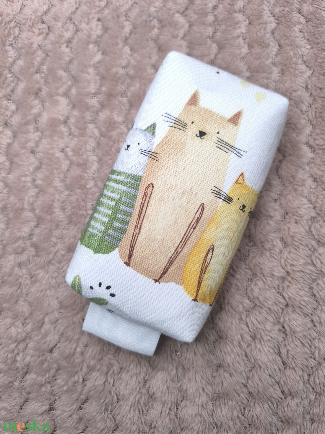 Zöld cicás-bélelt papírzsebkendő tartó - táska & tok - pénztárca & más tok - zsebkendőtartó tok - Meska.hu