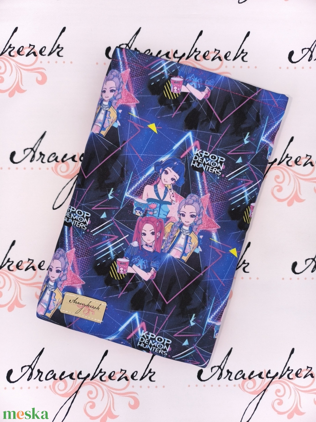 K-POP DEMON HUNTERS-Könyvtok-tablet vagy e-book tok-KISEBB-Vízlepergetős  - könyv & zene - könyvtok - Meska.hu