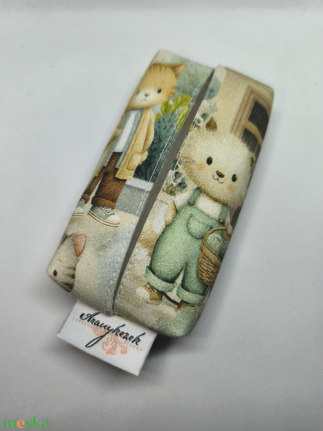 Cica város lakói-bélelt papírzsebkendő tartó  - táska & tok - pénztárca & más tok - zsebkendőtartó tok - Meska.hu