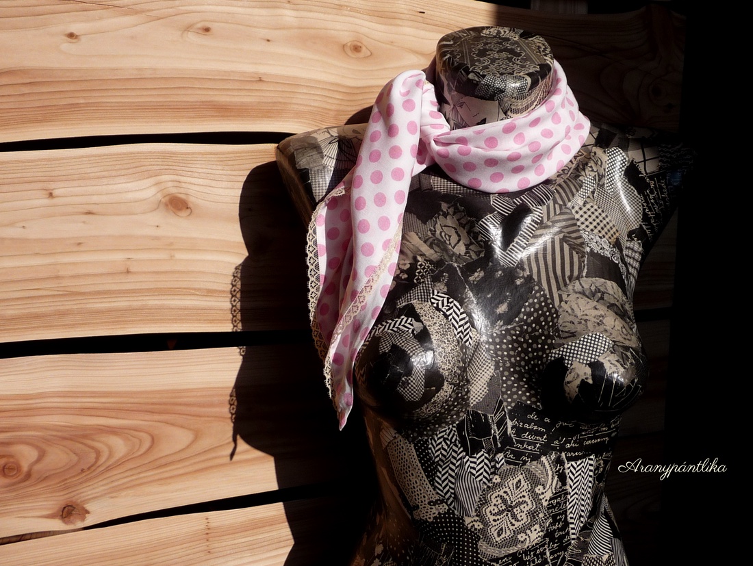 Babapöttyös kis kendő (csipkés, rózsaszín-fehér) -  - Meska.hu