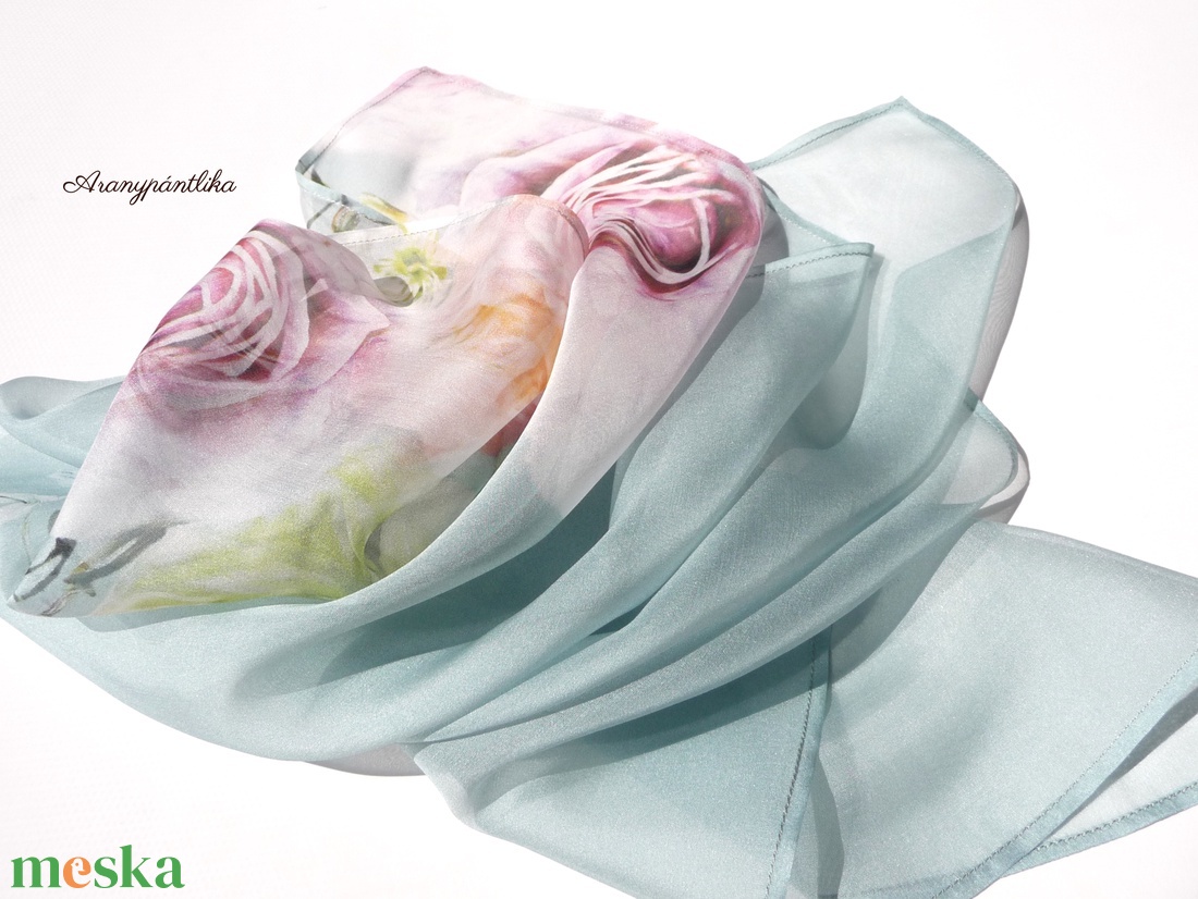 Halvány türkiz hernyóselyem kendő   -  - Meska.hu