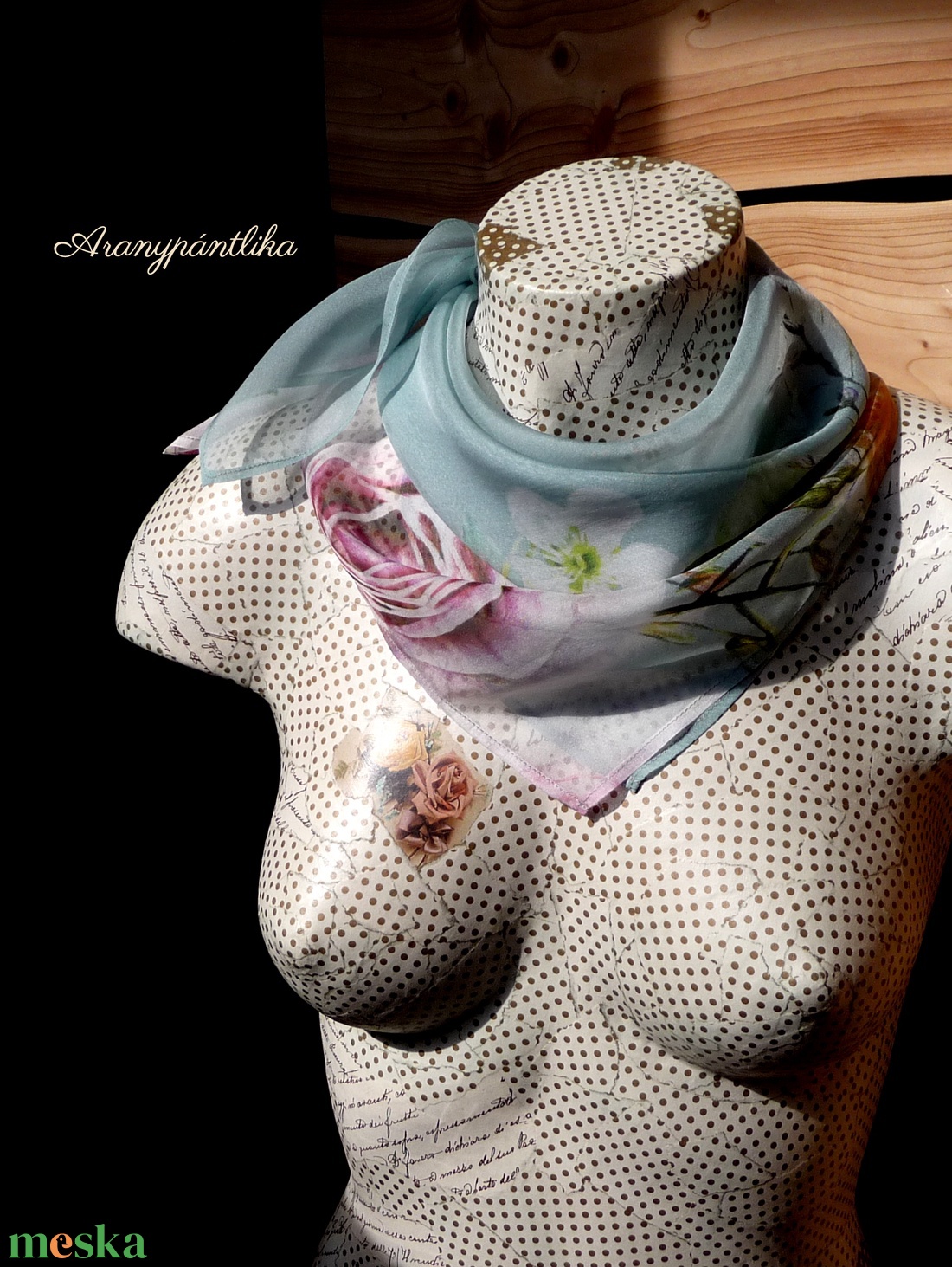 Halvány türkiz hernyóselyem kendő   -  - Meska.hu