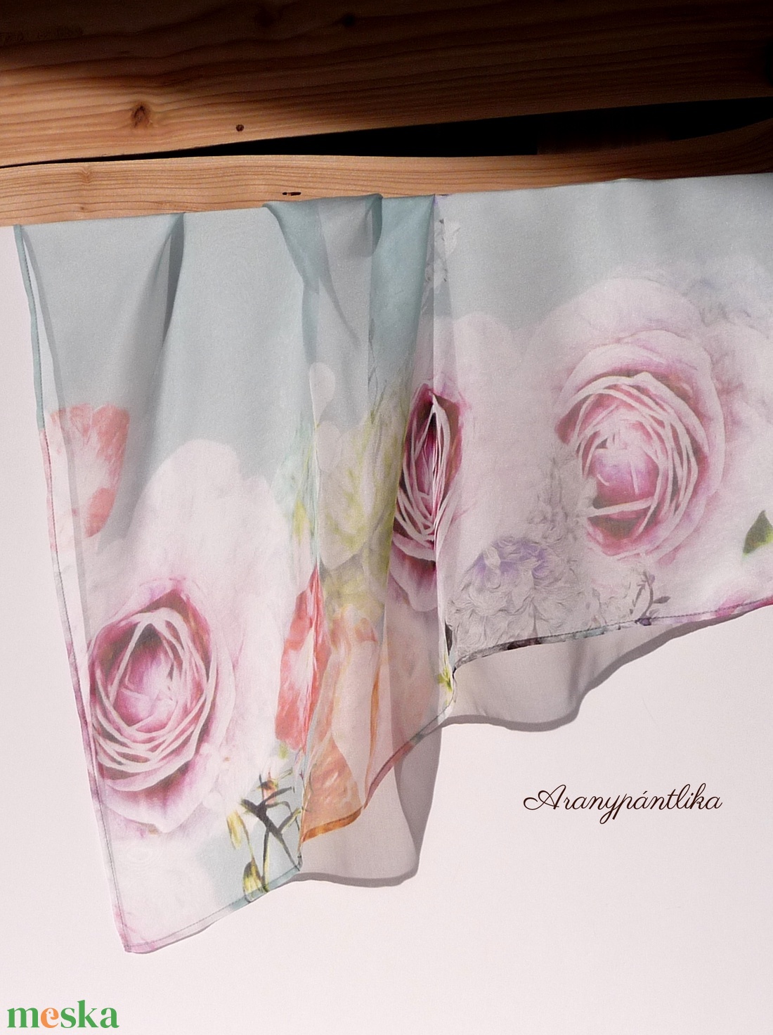 Halvány türkiz hernyóselyem kendő   -  - Meska.hu