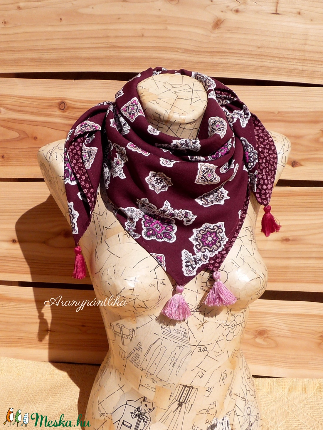 Kétoldalas kendő (bordó-bézs, keleti mintával és apró virágokkal) -  - Meska.hu