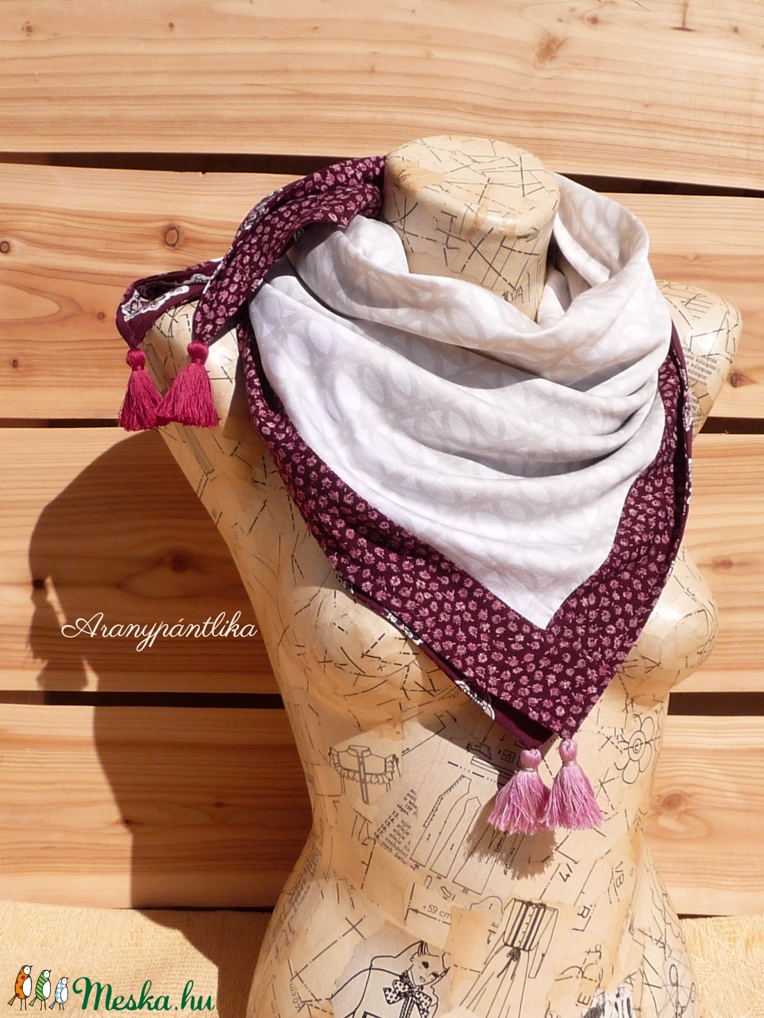 Kétoldalas kendő (bordó-bézs, keleti mintával és apró virágokkal) -  - Meska.hu