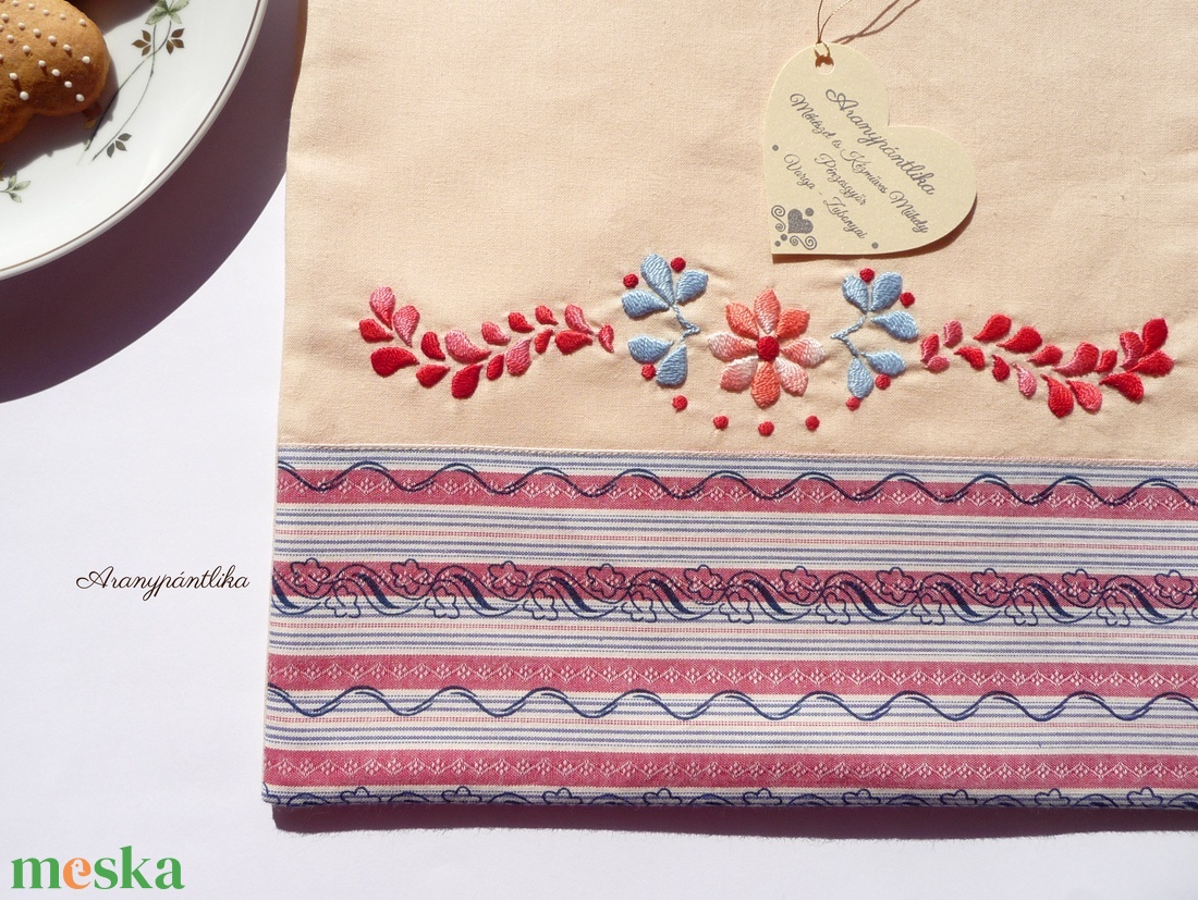 Kézzel hímzett konyhai tároló zsák/ kenyeres zsák (hímzett, vajszínű-kék-piros) - Aranypántlika - táska & tok - bevásárlás & shopper táska - kenyeres zsák - Meska.hu