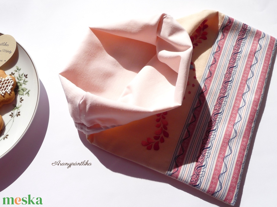 Kézzel hímzett konyhai tároló zsák/ kenyeres zsák (hímzett, vajszínű-kék-piros) - Aranypántlika - táska & tok - bevásárlás & shopper táska - kenyeres zsák - Meska.hu