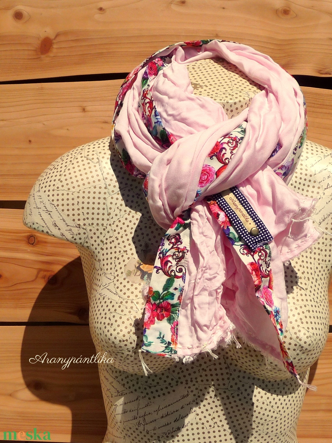 Pasztell rózsaszín tavaszi sál cifra rózsás szegéllyel (Aranypántlika) - ruha & divat - sál, sapka, kendő - sál - Meska.hu