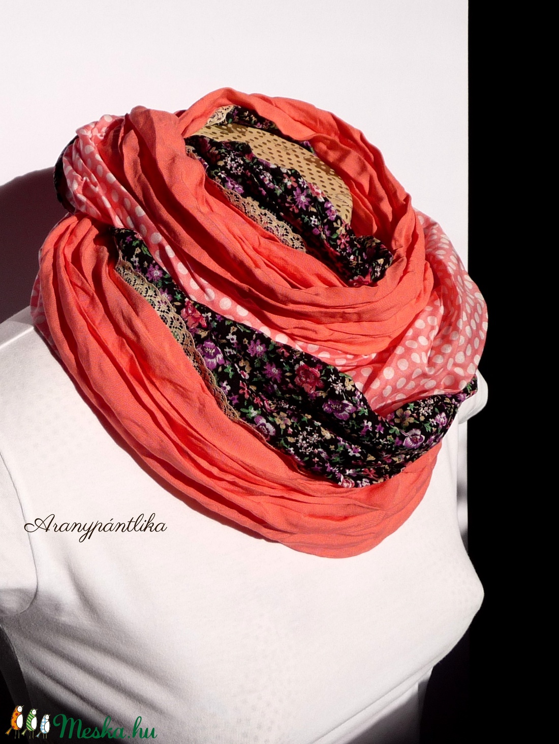 Korallos pezsgés csipkés csősál - Aranypántlika - ruha & divat - sál, sapka, kendő - sál - Meska.hu Korallos pezsgés csipkés csősál - Aranypántlika - ruha & divat - sál, sapka, kendő - sál - Meska.hu