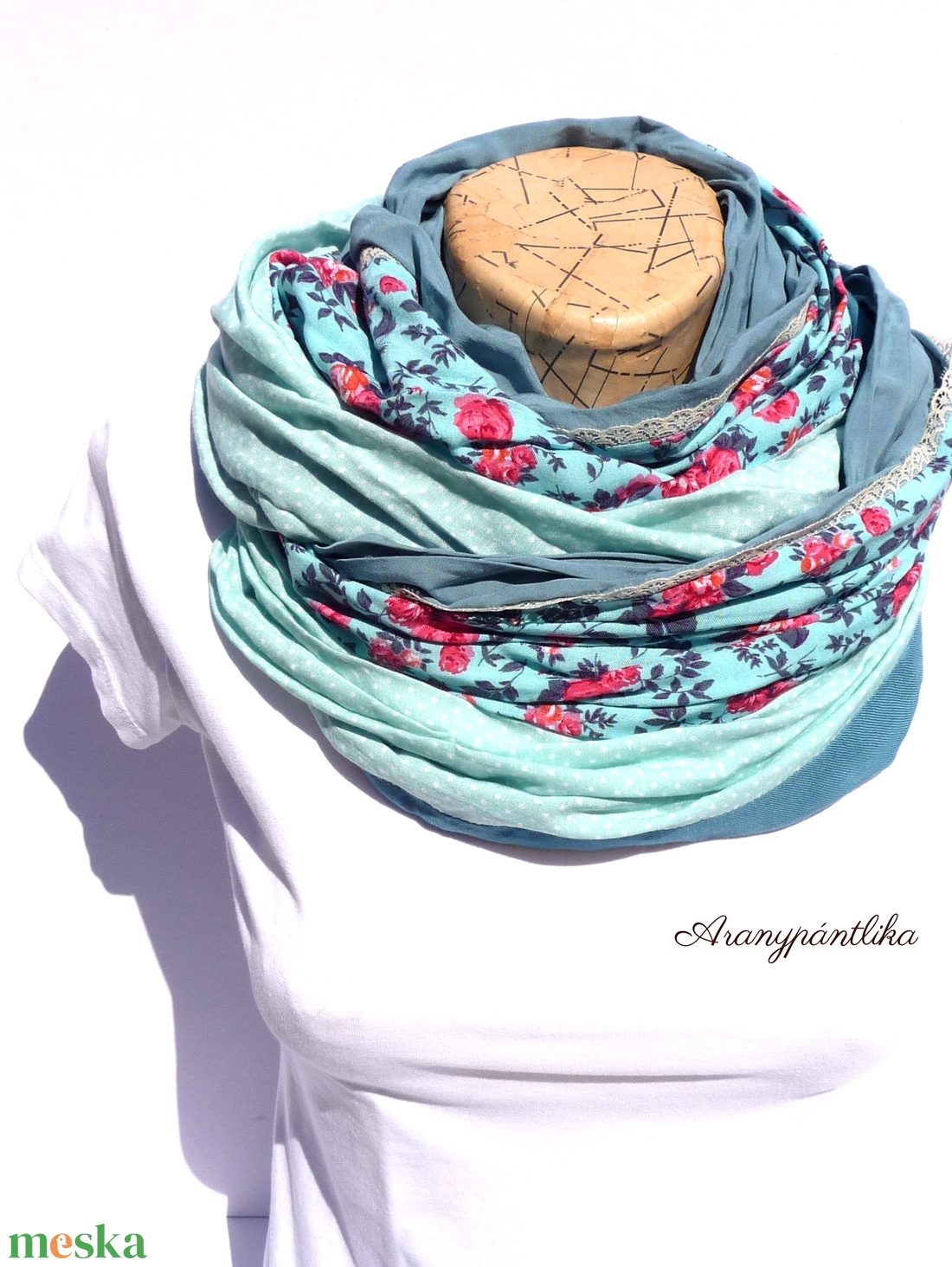 Menta-türkiz apró rózsás csipkés csősál - Aranypántlika - ruha & divat - sál, sapka, kendő - sál - Meska.hu