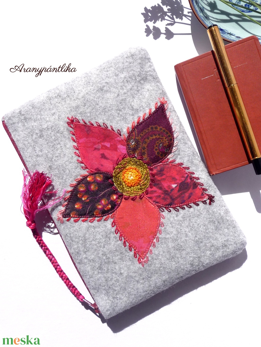 Vadvirágom cipzáros erszény - Aranypántlika - táska & tok - neszesszer - Meska.hu