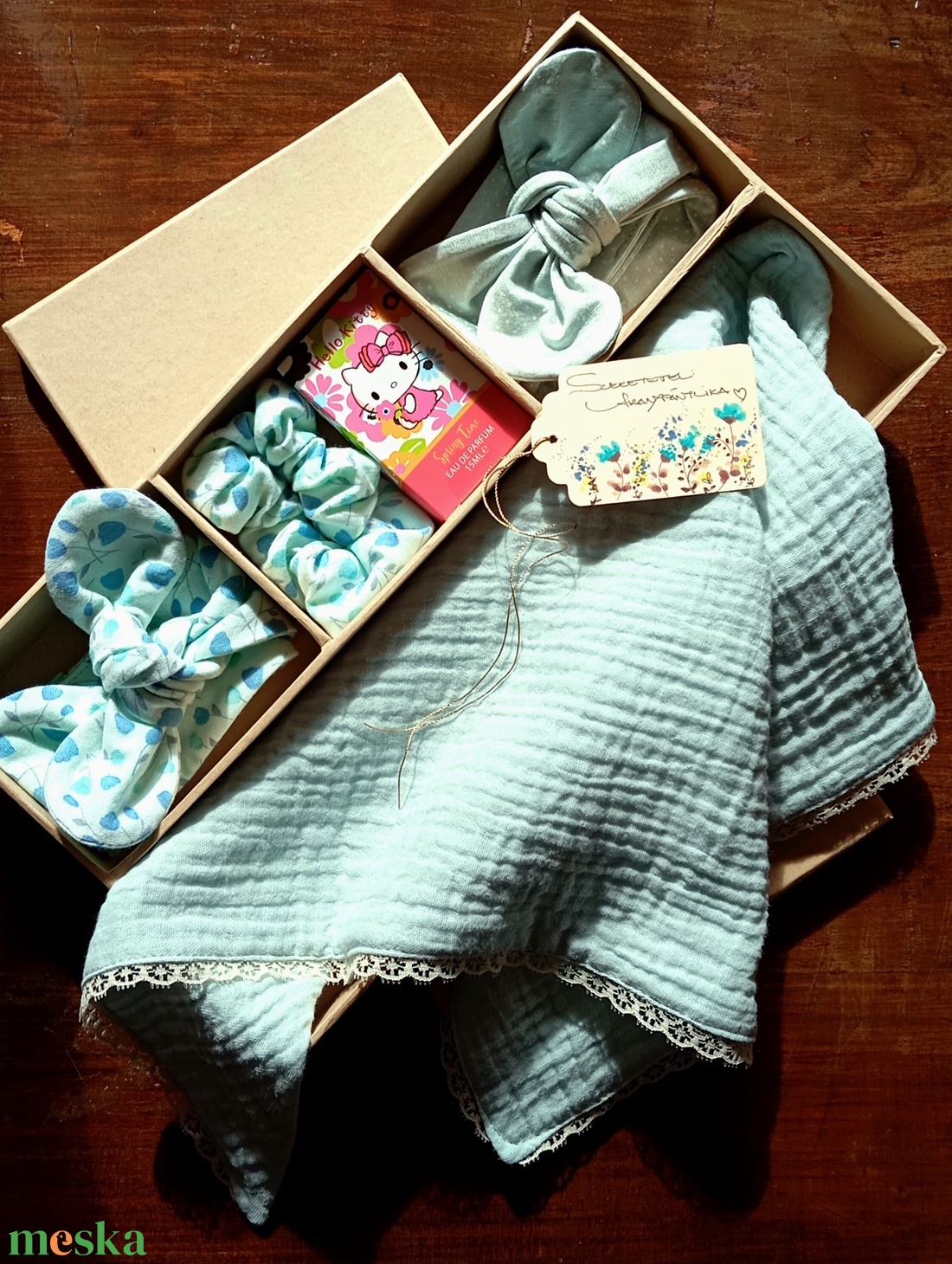 Kislányos ajándékbox - ruha & divat - sál, sapka, kendő - fejpánt - Meska.hu Kislányos ajándékbox - ruha & divat - sál, sapka, kendő - fejpánt - Meska.hu